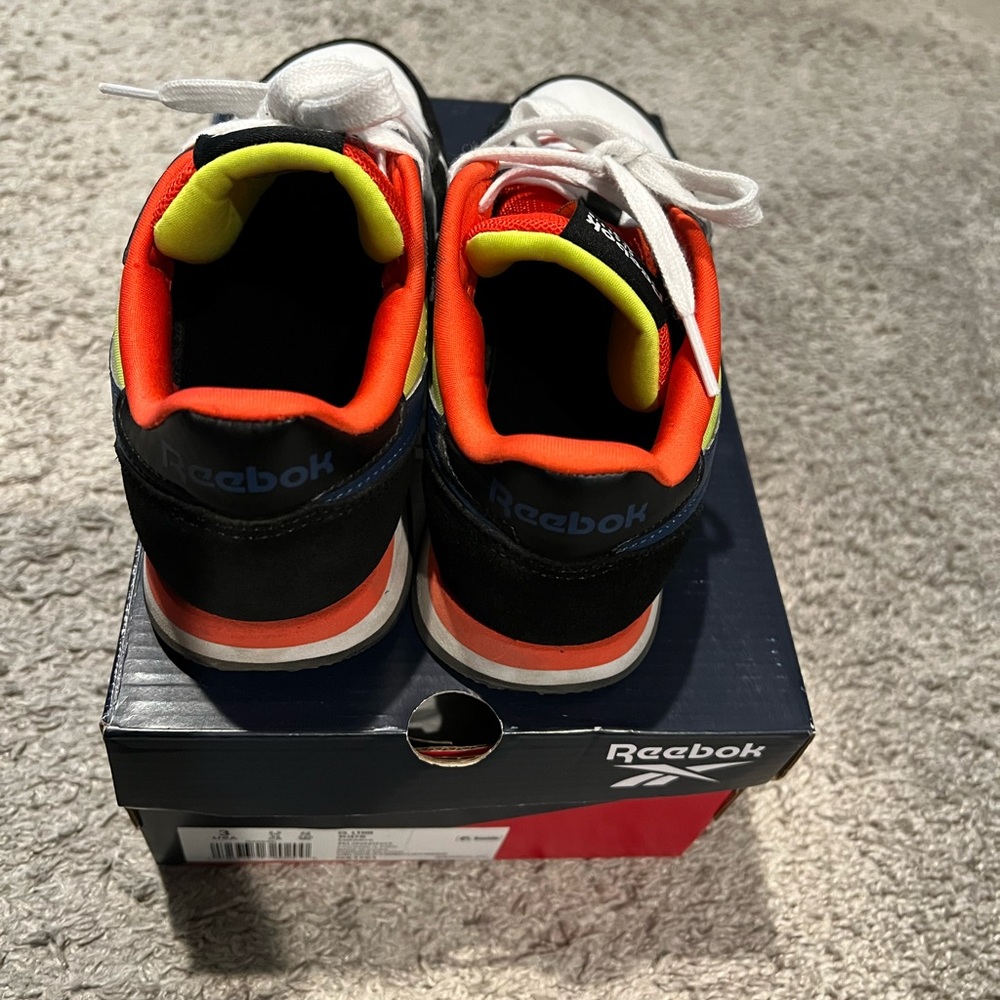 Kids Reebok shoes - Picture 2 of 4
